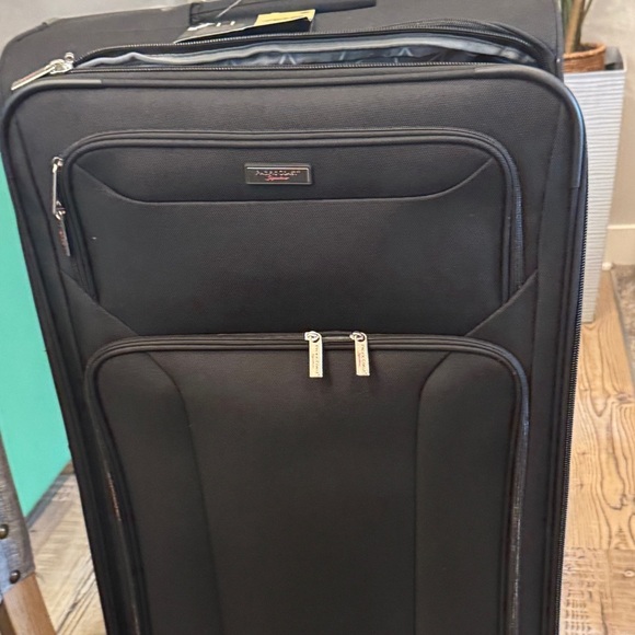 Pacific Coast Signature 28″ Softside Spinner Upright Luggage – Black - Picture 8 of 10